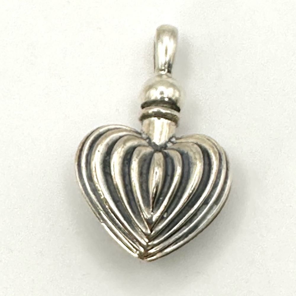 Lagos Caviar Silver Fluted Heart Perfume Holder Pendant